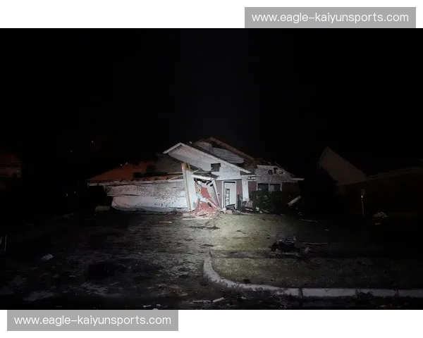 刺刀见红的时代交响：当俄克拉荷马的青春飓风撞上洛杉矶的豪华巨轮