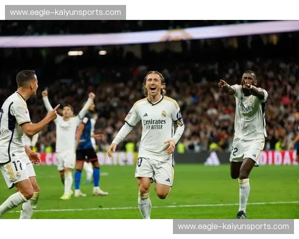 伯纳乌的夜，星光璀璨：皇马与沙尔克的欧冠史诗对决